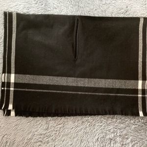 Gap Cape Scarf Black White Plaid Arm Holes Unworn OS